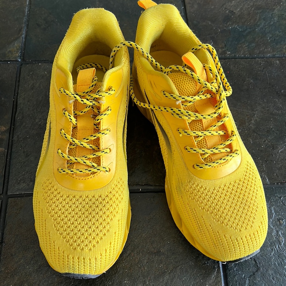 Size 8 athletic sneakers, very comfortable and bright